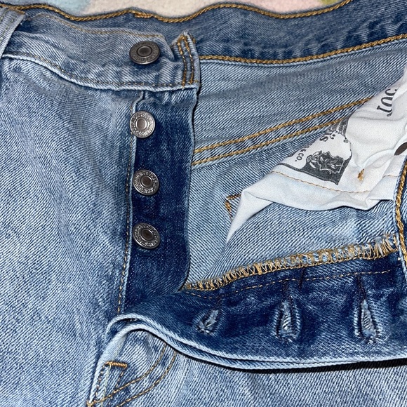 Free People // Levi’s 501 Cutoff Shorts🌛 - Picture 7 of 13